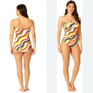 NWT Women's Twist Front‎ Shirred
One Piece Swimsuit SIZE 6